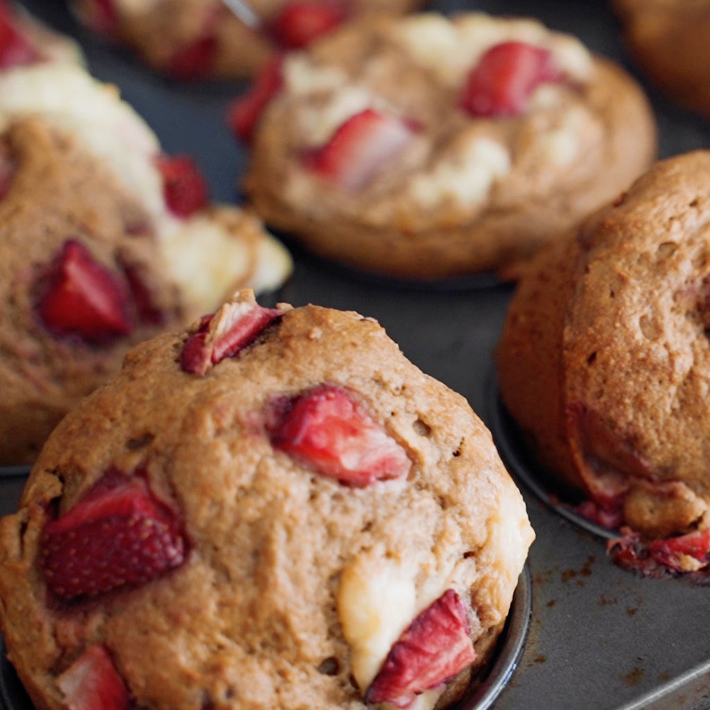 Ricotta and Strawberry muffins with fresh oat and spelt flour